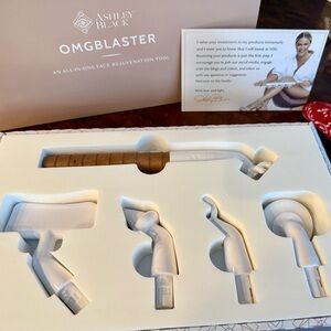 OMG Blaster- The Ultimate 5-n-1 Face Tool by Ashley Black w/blasting products.